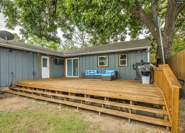 Building Photo - 2 Bed | 2 Bath in Midtown!