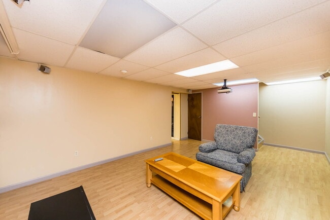 Building Photo - 8047 Simfield Rd