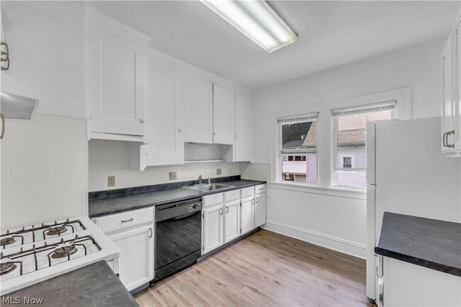 Building Photo - 3428 Altamont Ave