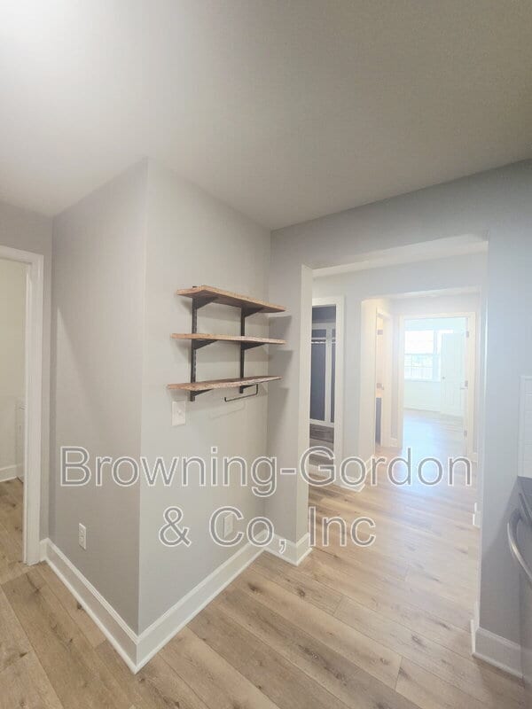 Building Photo - 8601 Peckham Ln