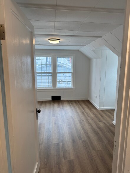 Building Photo - 204 Feltz St