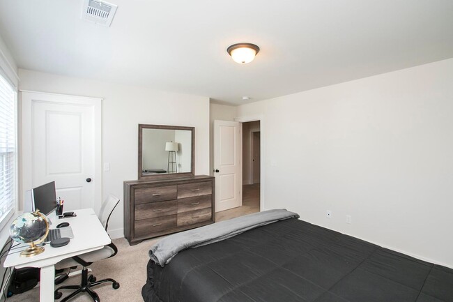 Building Photo - 170 Portico Pl