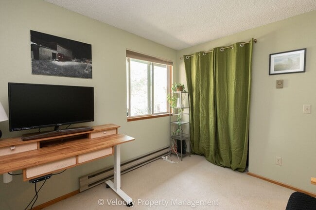 Building Photo - Beautiful home on a large half acre lot!