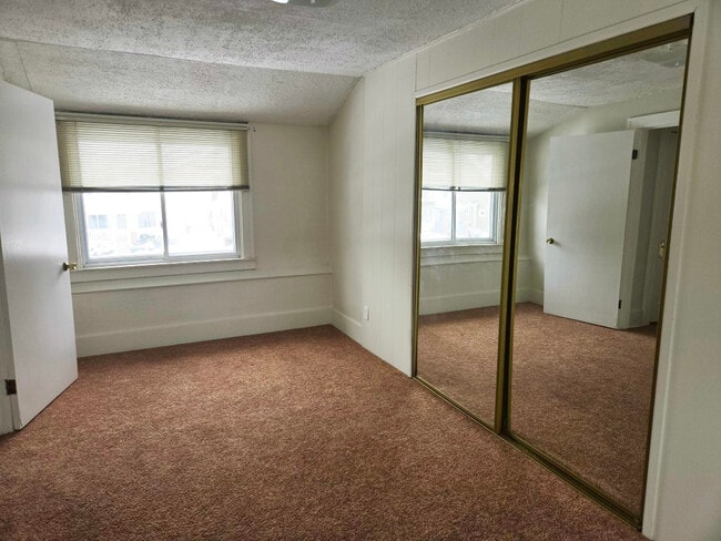 Building Photo - 3150 Phillips Ave