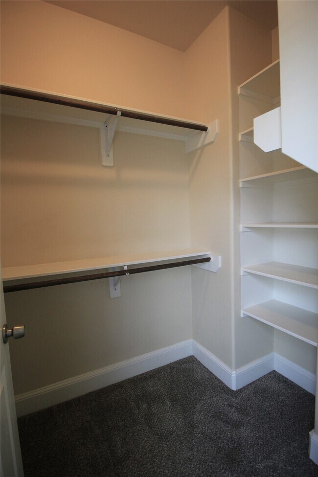 Building Photo - 4709 Scott St