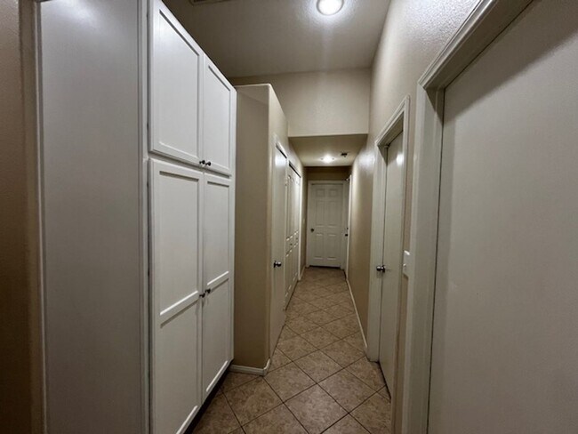 Building Photo - Stylish & Solar-Powered 5-Bed Gem with Vau...