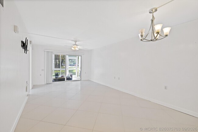 Building Photo - 1105 Bahama Bend