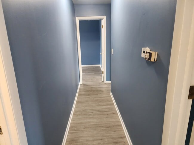 Building Photo - 1325 N Glenview Ct