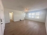 Building Photo - Updated 1 Bedroom 1 Bath Condo - Steps from Fort Lauderdale Beach!