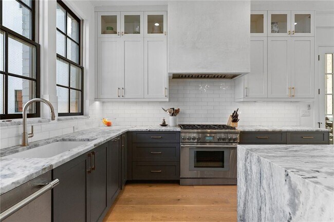 Building Photo - 1261 Virginia Ave NE