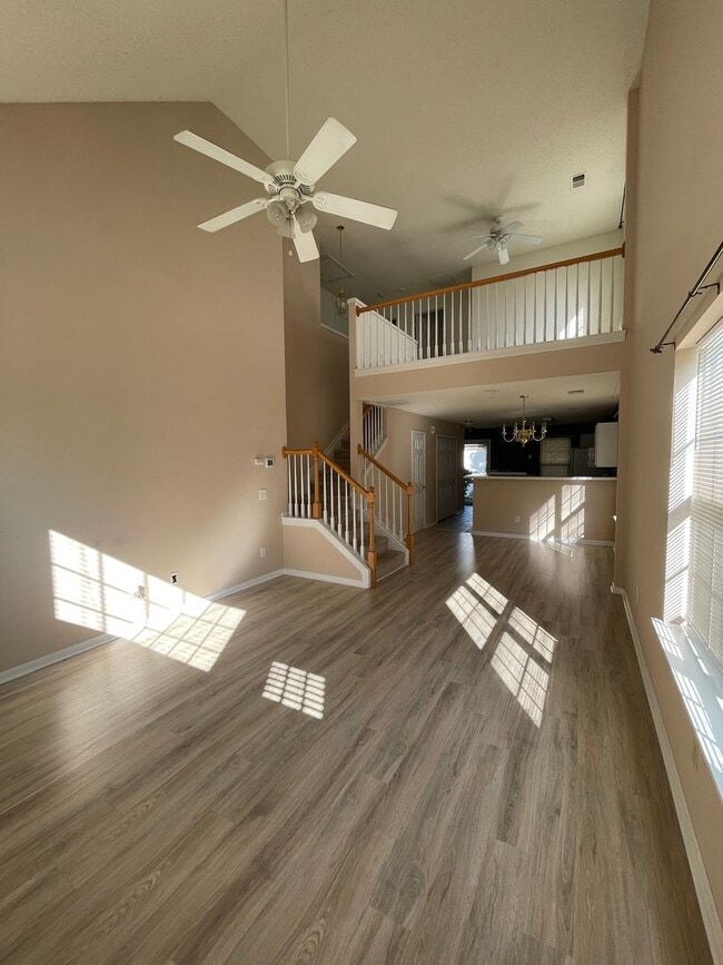 Building Photo - Townhouse with Owner's Suite on main level...