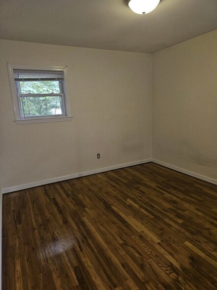 Building Photo - 8 Town Path