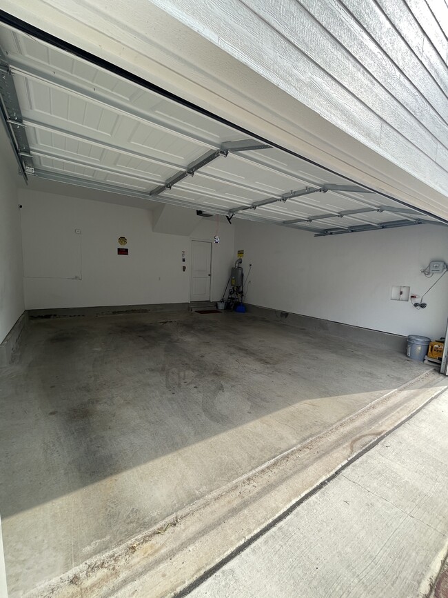 Building Photo - 10829 Emerick St