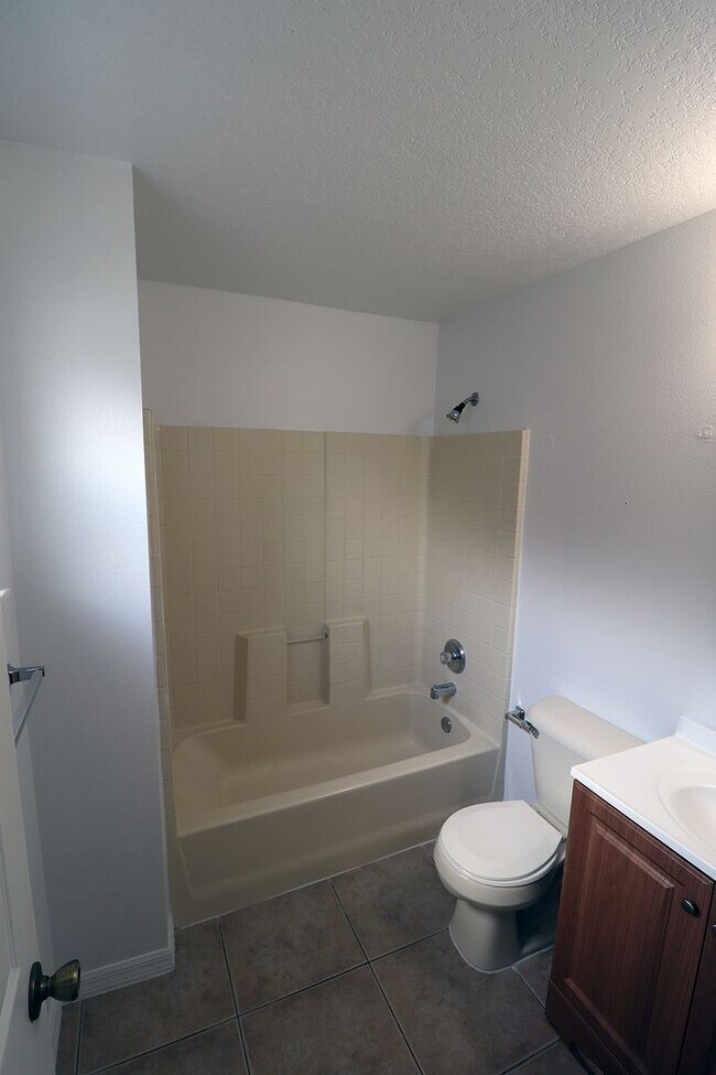 Building Photo - Corner of Curry Ford and Goldenrod 3 bedroom 2 baths and one car garage