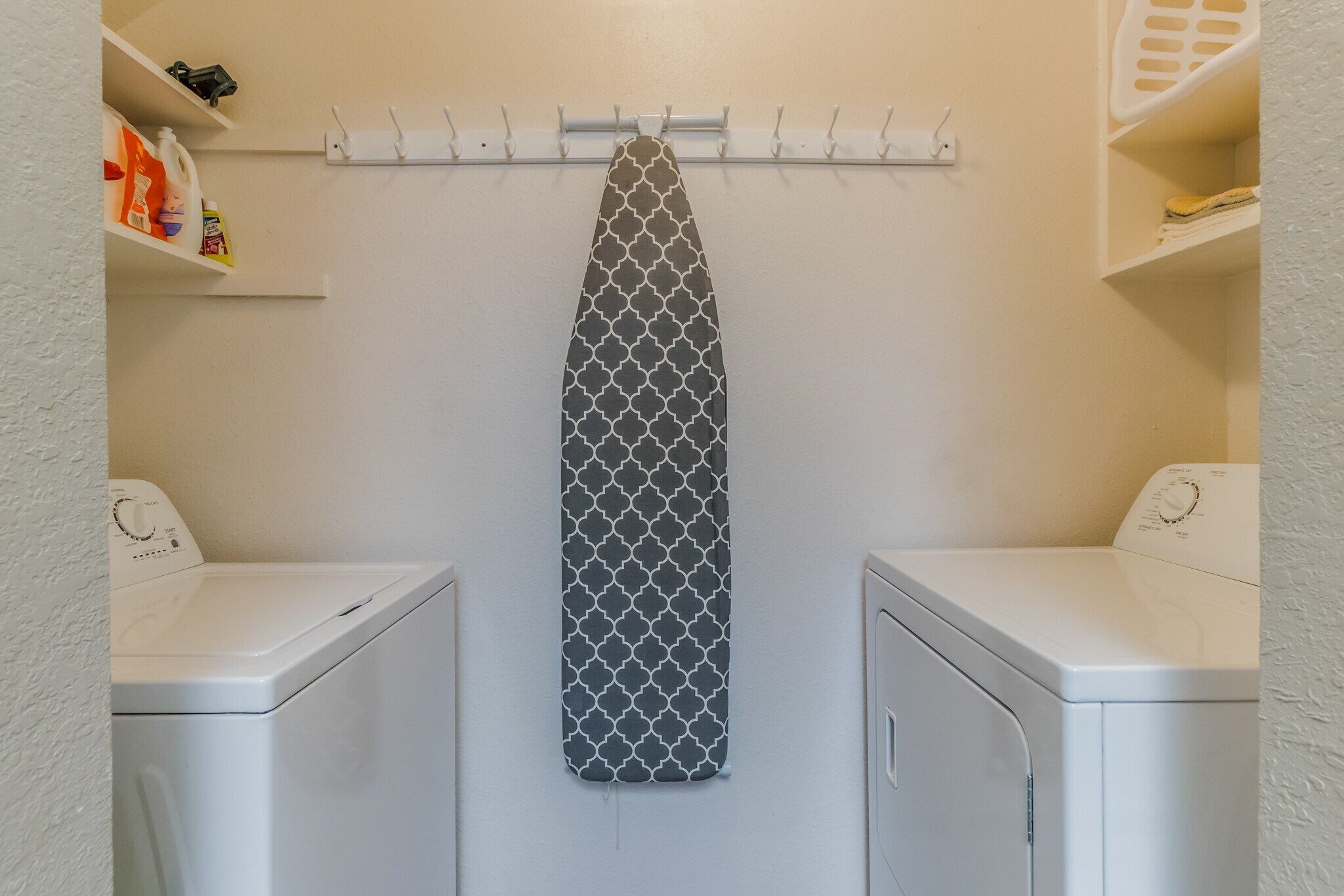 Building Photo - 2008 Jones Rd