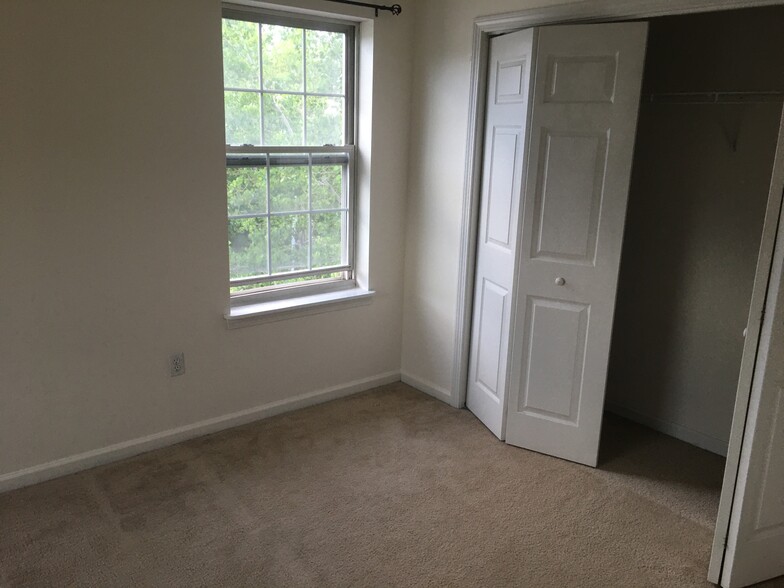 Building Photo - 315 Hildred Dr