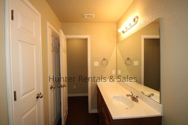 Building Photo - Every Room Has Its Own Bathroom!!!
