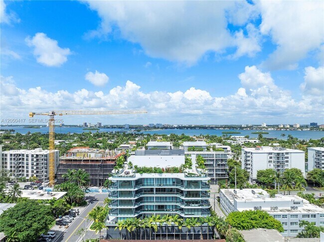 Building Photo - 9901 W Bay Harbor Dr