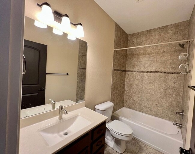 Building Photo - Executive Style Home in Grand Mere