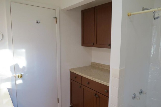 Building Photo - 722 Highland