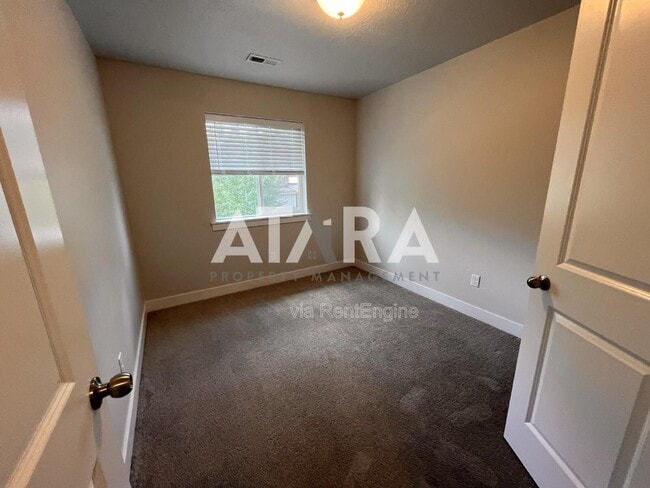 Building Photo - 291 Grace Ln