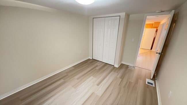 Building Photo - Regency Cove 55+ Gated Community - 2 bedroom won't last long, come See!!