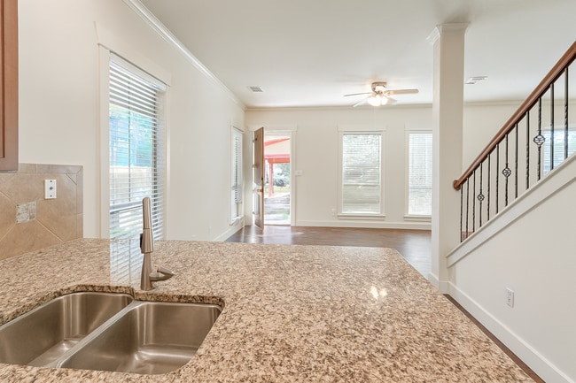 Building Photo - 611 Franklin Blvd