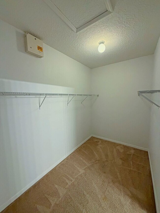 Building Photo - Spacious 3-bedroom, 2-bathroom home offering 2,362 square feet of living space with a desirable o...