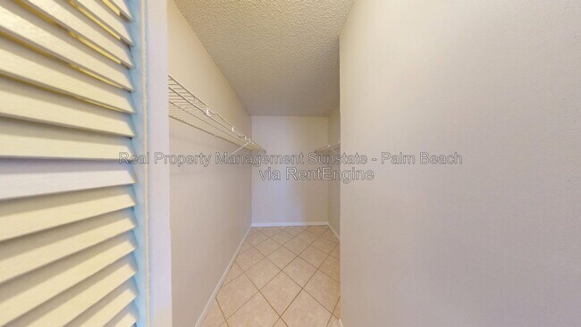 Building Photo - 1015 Green Pine Blvd