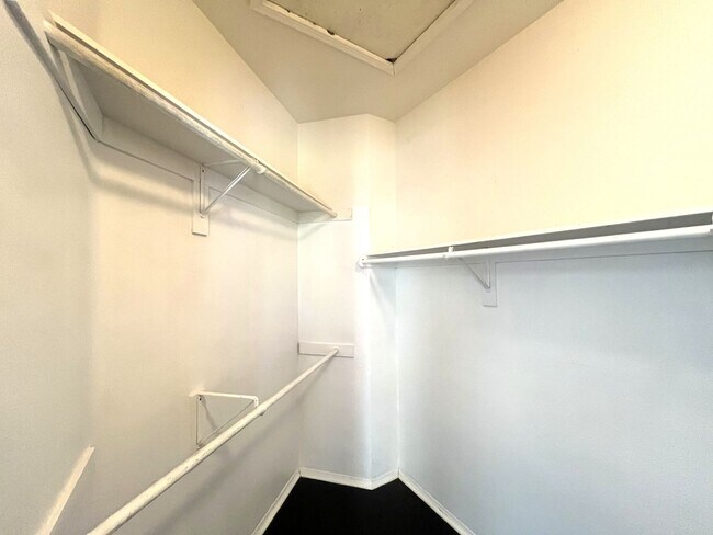 Building Photo - 3 bed, 2 bath located in Corona, CA!