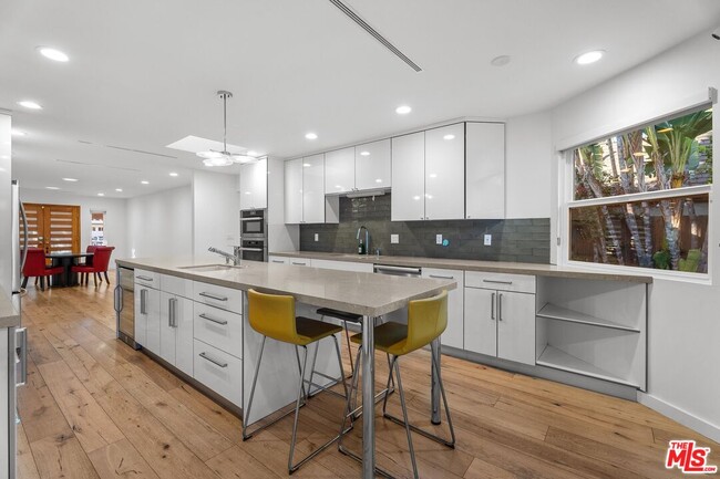 Building Photo - 4136 Greenbush Ave