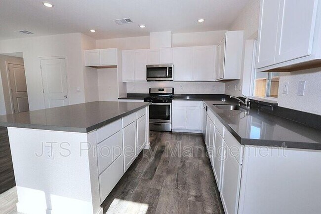 Building Photo - 716 Franklin St