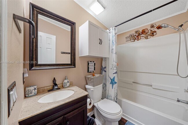 Building Photo - 945 Plantation Rd