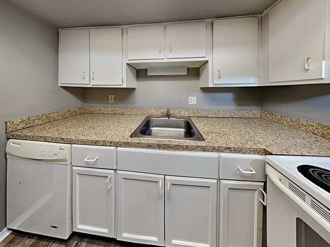 Building Photo - 476 Banyon Tree Cir