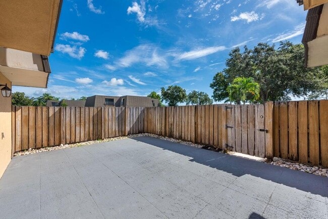 Building Photo - 117 1st Way