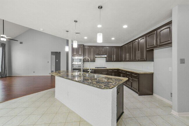 Building Photo - 402 Sterling Heights Ln