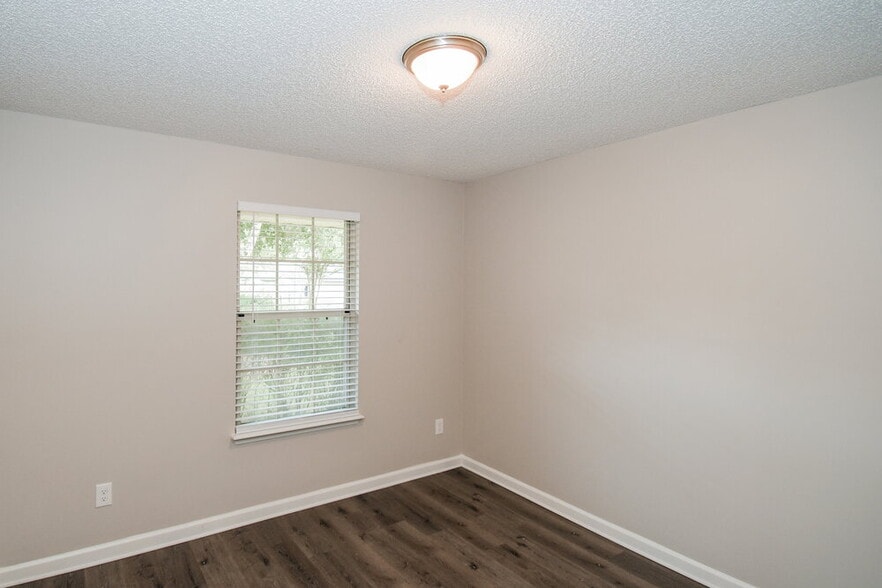 Building Photo - 2030 Avila Way