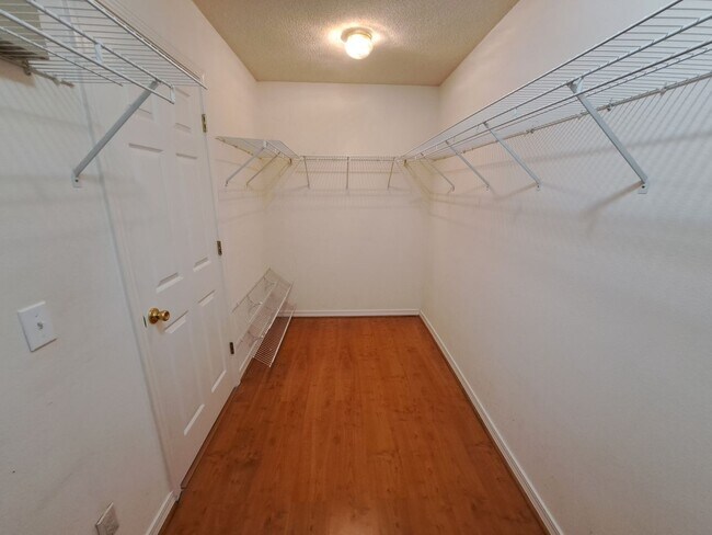 Building Photo - 4BR/3BA with privacy fenced backyard