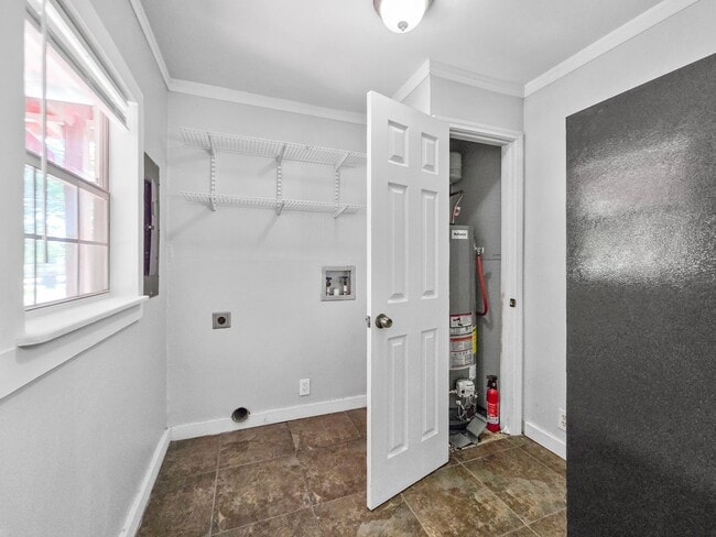 Building Photo - Coming Soon! 3 BR/2BA | Newly Renovated Single Family Home | 1-Car Garage Parking | In Weatherford!