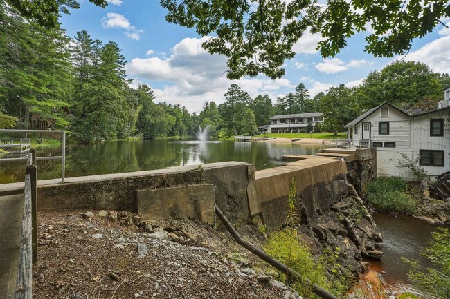 Building Photo - 20 Lake Jordan Ln