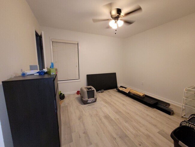 Building Photo - 4 Bed/2 Bath w/ Huge Basement Minutes from...