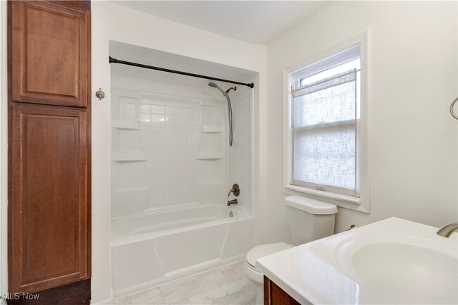 Building Photo - 2084 Wascana Ave