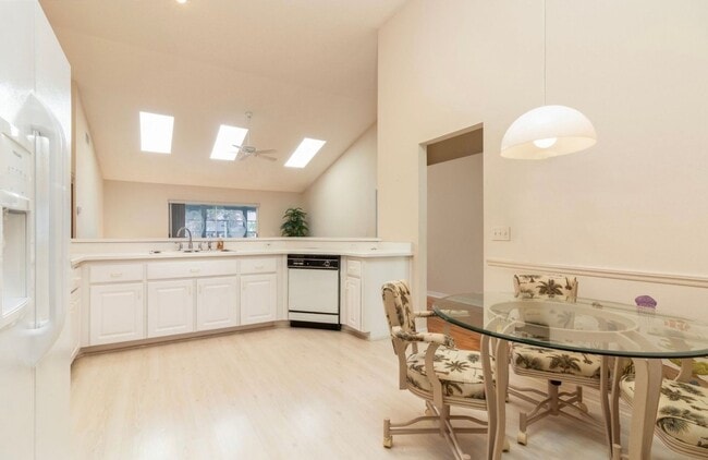 Building Photo - 3 Bedroom available in Daytona Beach