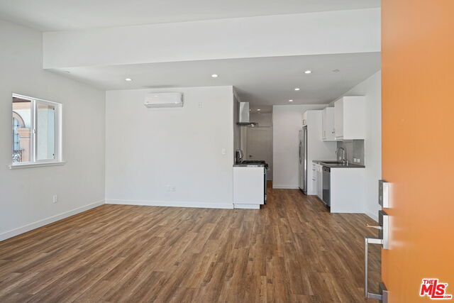 Building Photo - 1166 S Cochran Ave