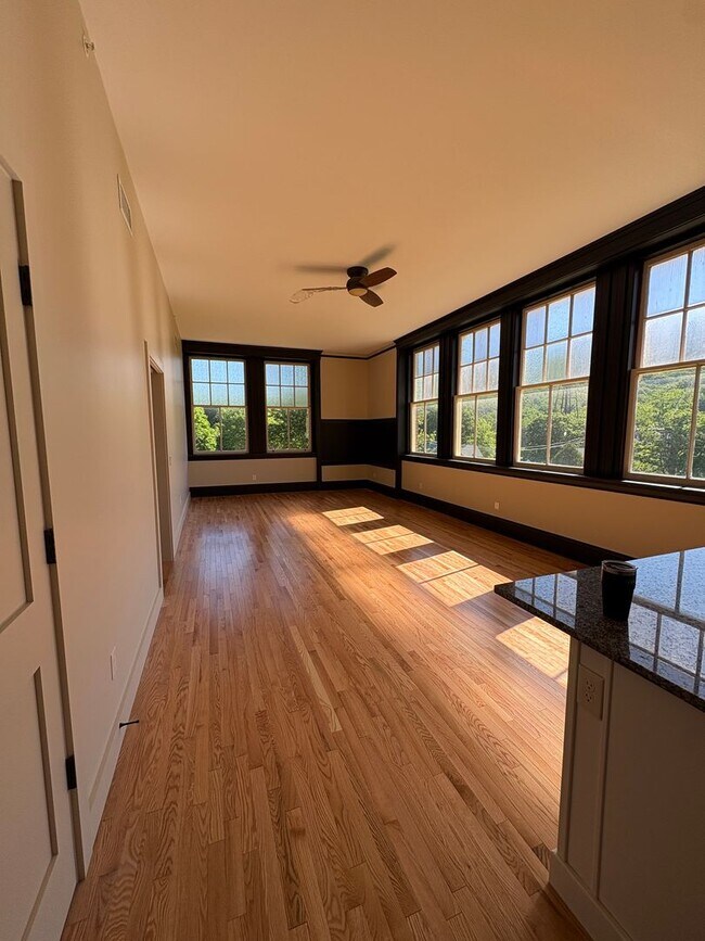 Building Photo - NEW 2BR APARTMENT!