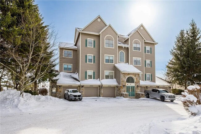 Building Photo - 8120 Stonegate Dr
