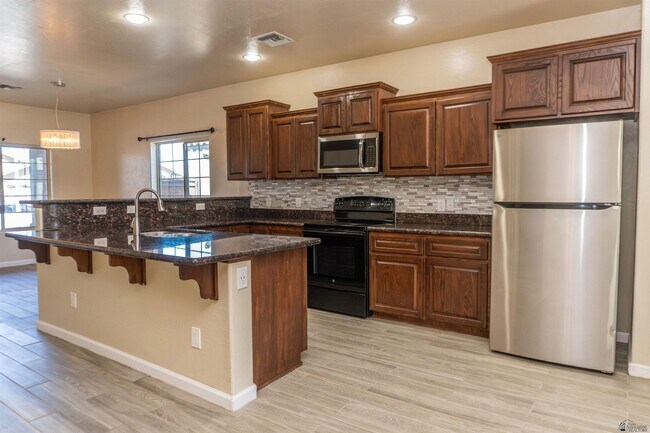 Building Photo - 2549 S 42nd Ave