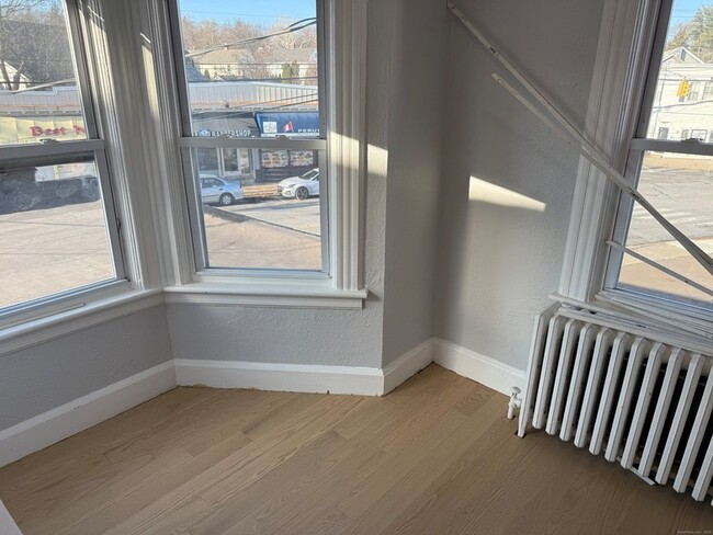 Building Photo - 253 Hope St