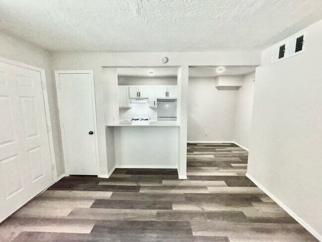 Building Photo - $100 OFF First Month’s Rent!LIMITED-TIME O...