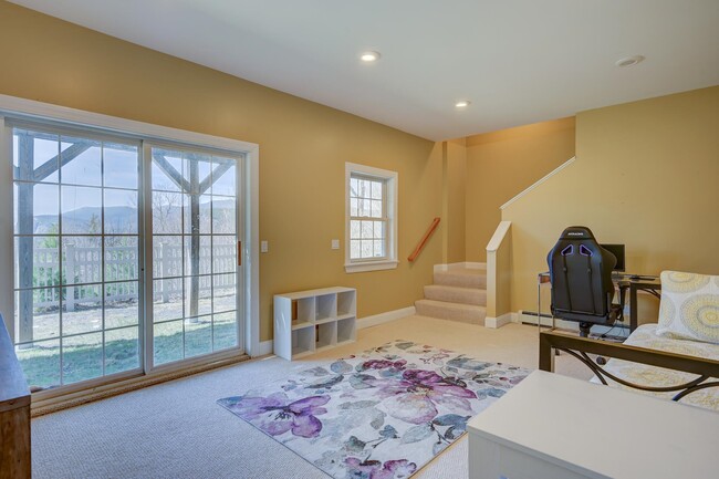 Building Photo - 15 Beechwoods Rd